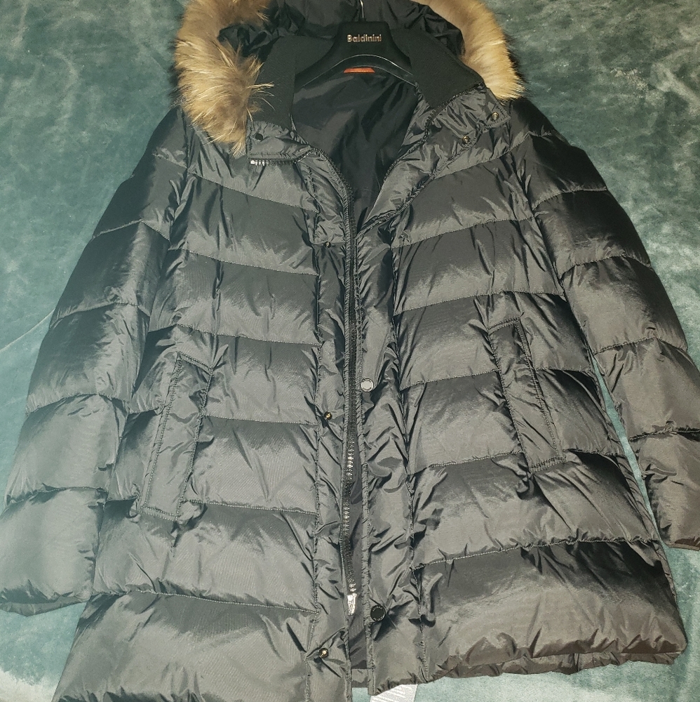 Baldinini down parka . Real  murmanski coyote fur